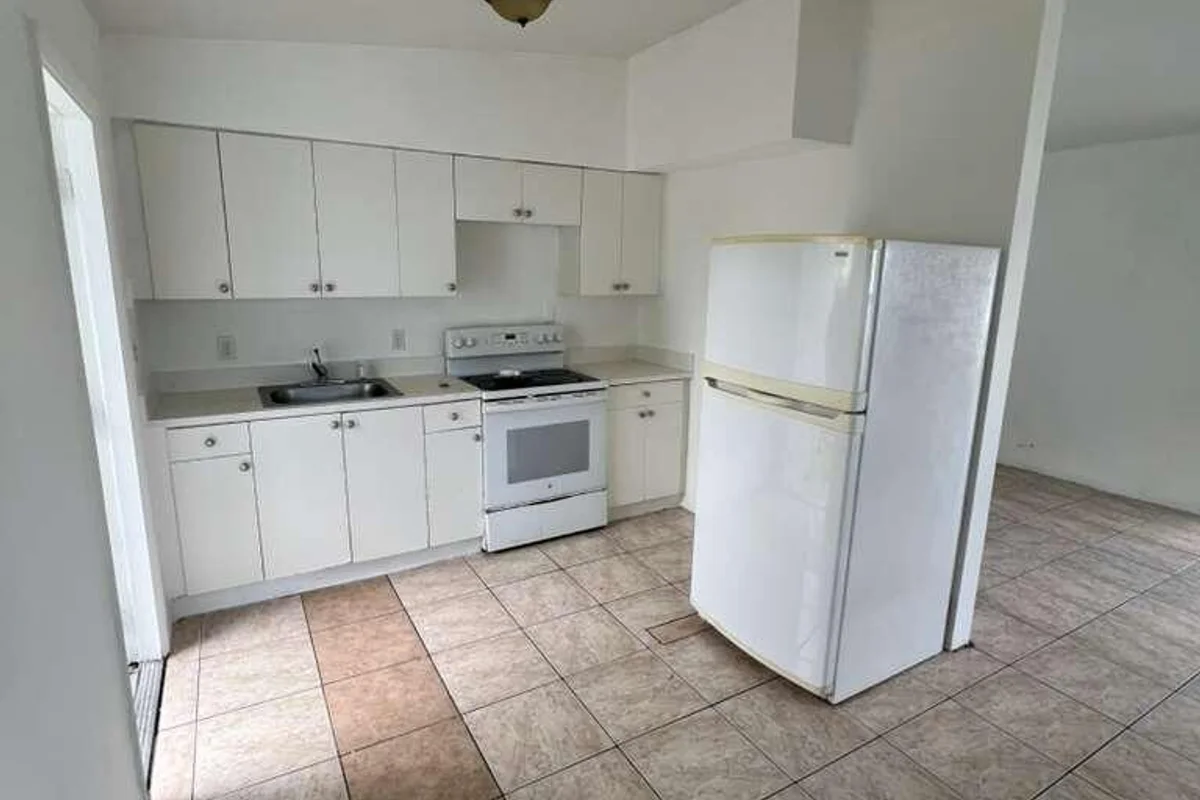 1524 NW 42nd St #B, Miami: photo 1 of 15