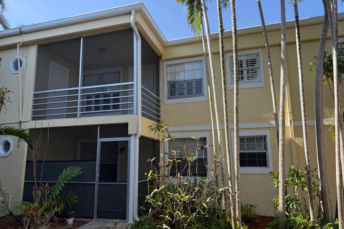 320 SE 10th St #C, Pompano Beach: photo 1 of 17