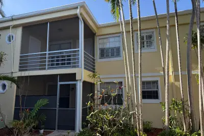 320 SE 10th St #C, Pompano Beach: photo 1 of 17