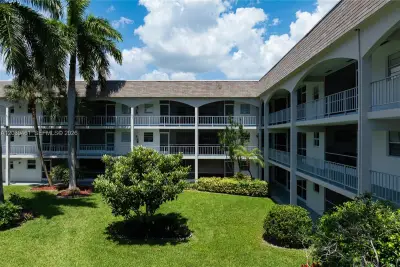 541 Blue Heron Dr #308, Hallandale Beach: photo 1 of 25