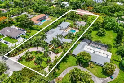 11900 SW 63rd Ave, Pinecrest: photo 1 of 31