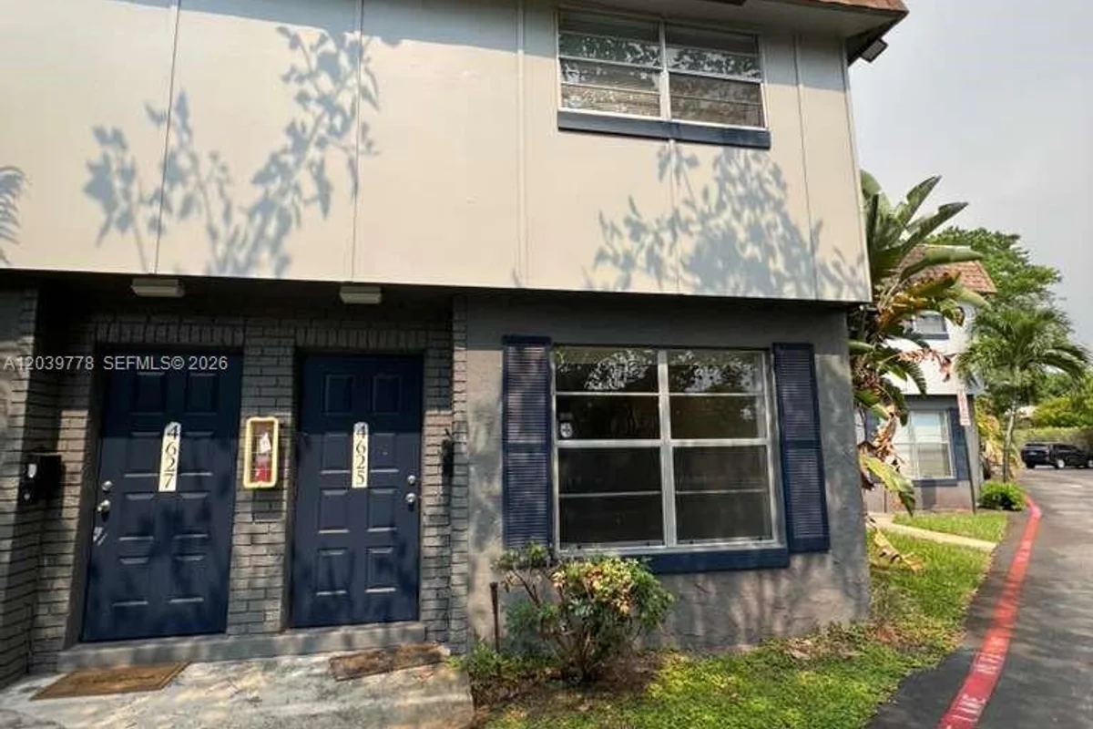 4625 NW 9th Dr, Plantation: photo 1 of 11