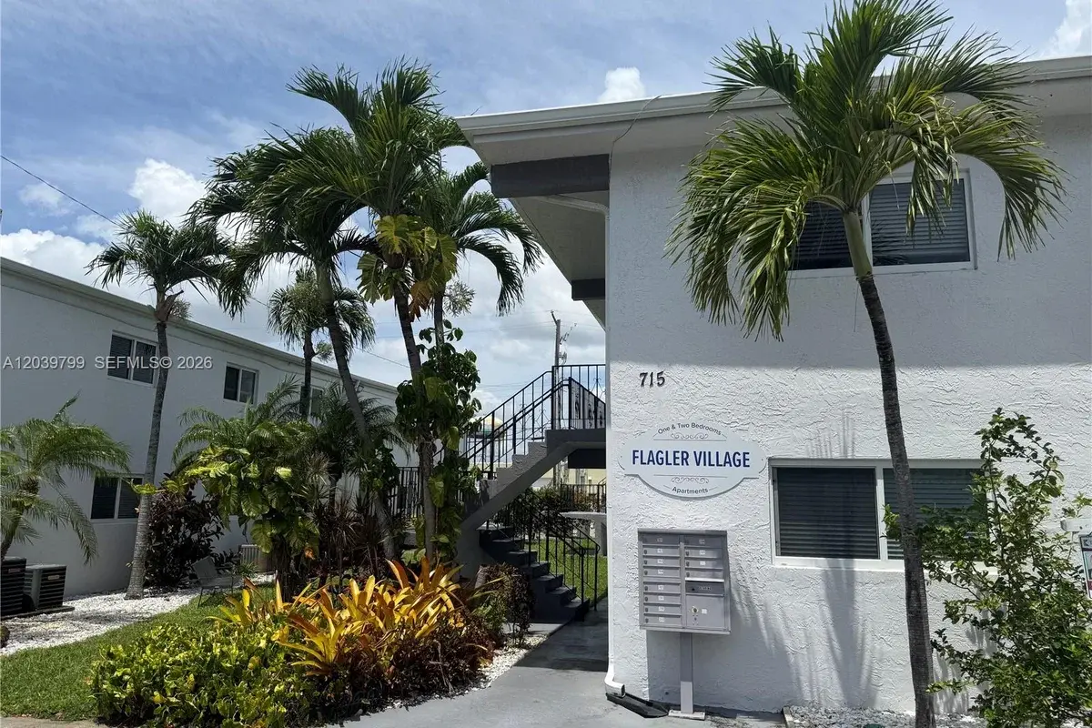 715 NE 2nd Ave #204, Fort Lauderdale: photo 1 of 12