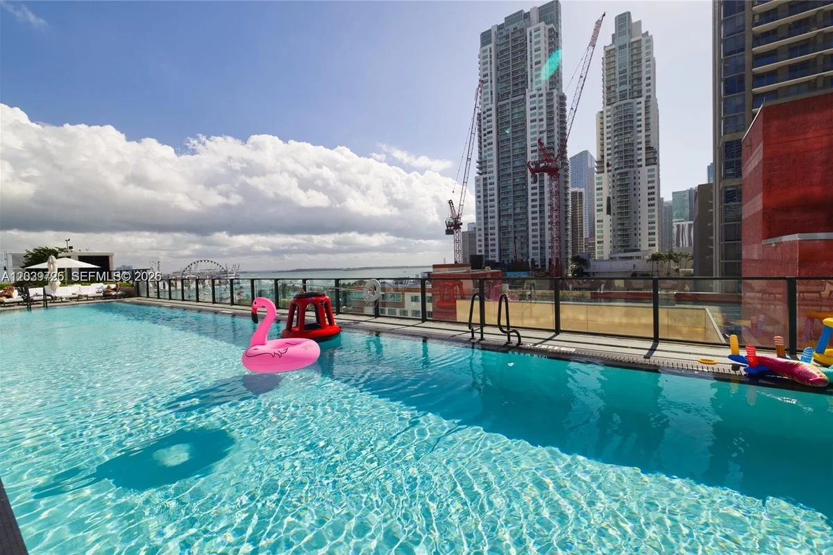 398 NE 5th St #2112, Miami: photo 1 of 15