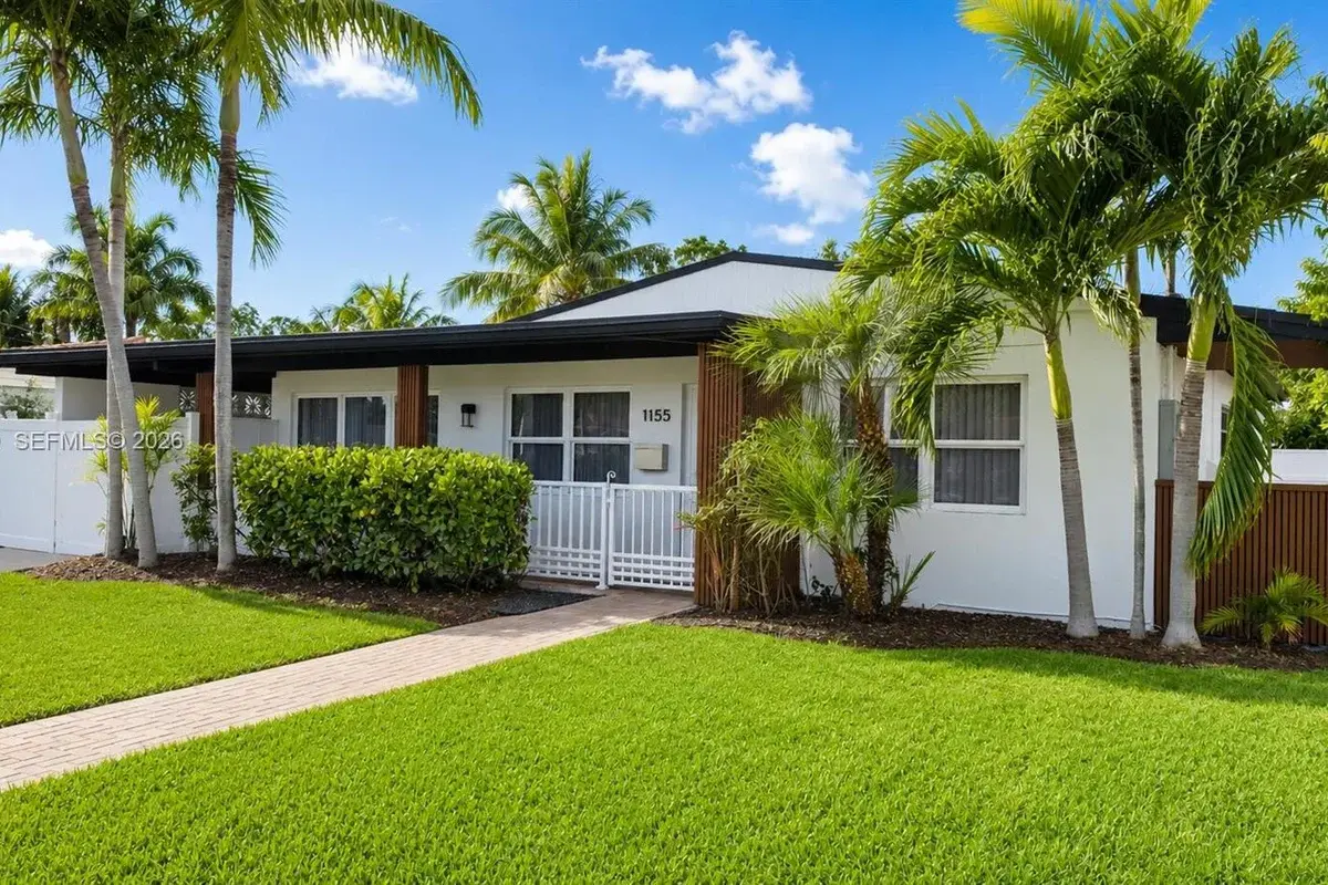 1155 Hayes St, Hollywood: photo 1 of 27