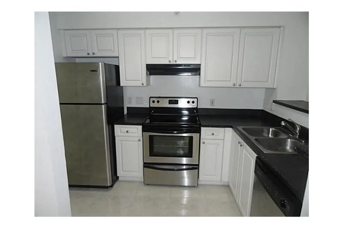 12166 Saint Andrews Pl #111, Miramar: photo 1 of 10