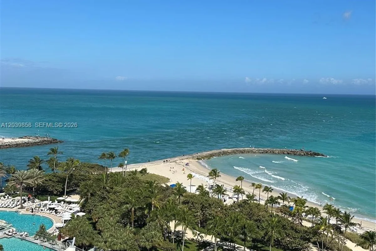 Condo in Bal Harbour: photo 1 of 17