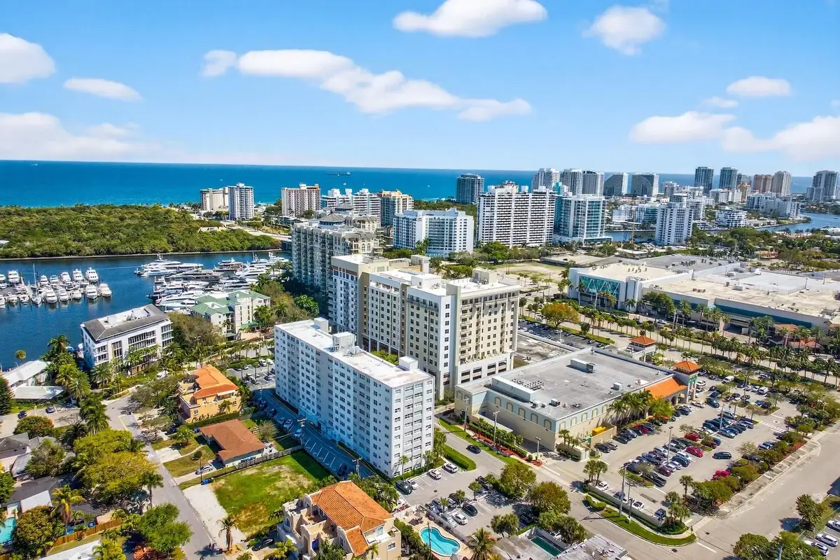 2555 NE 11th St #104, Fort Lauderdale: photo 1 of 22