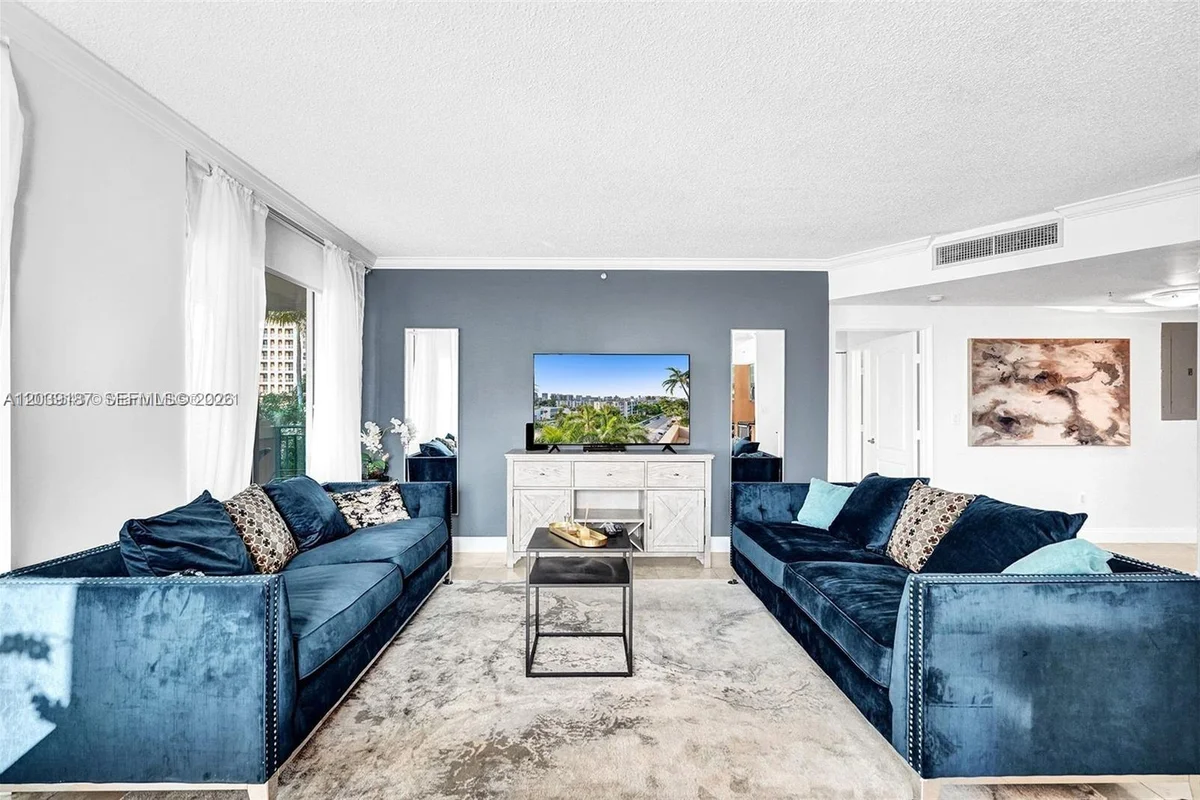 17555 NW Atlantic Blvd #608, Sunny Isles Beach: photo 1 of 52