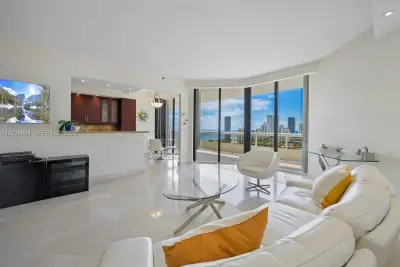 20191 E Country Club Dr #TS8, Aventura: photo 1 of 26