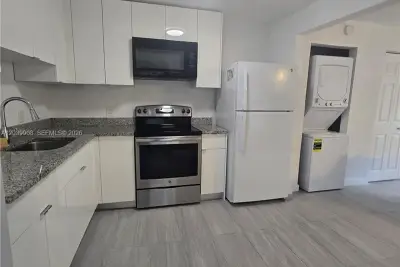 237 SW 13th St #5, Dania Beach: photo 1 of 7