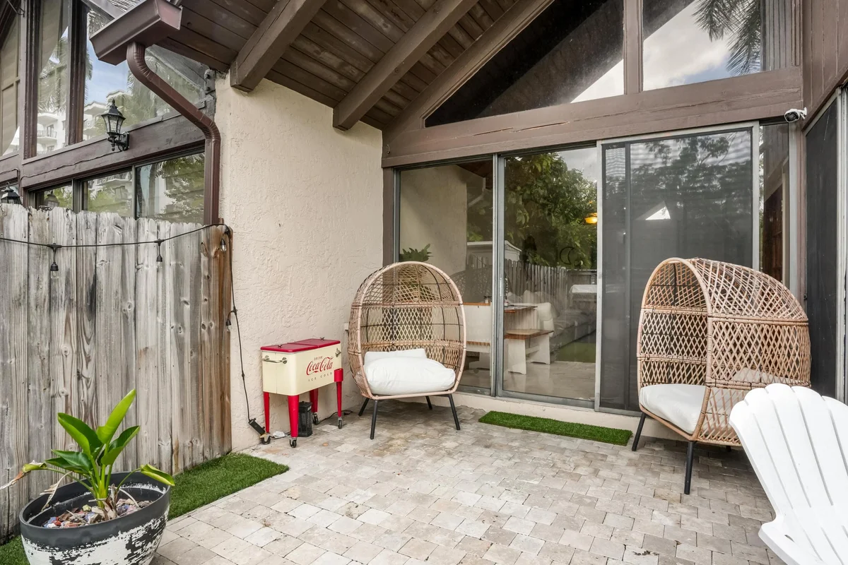 407 N University Dr, Plantation: photo 1 of 30