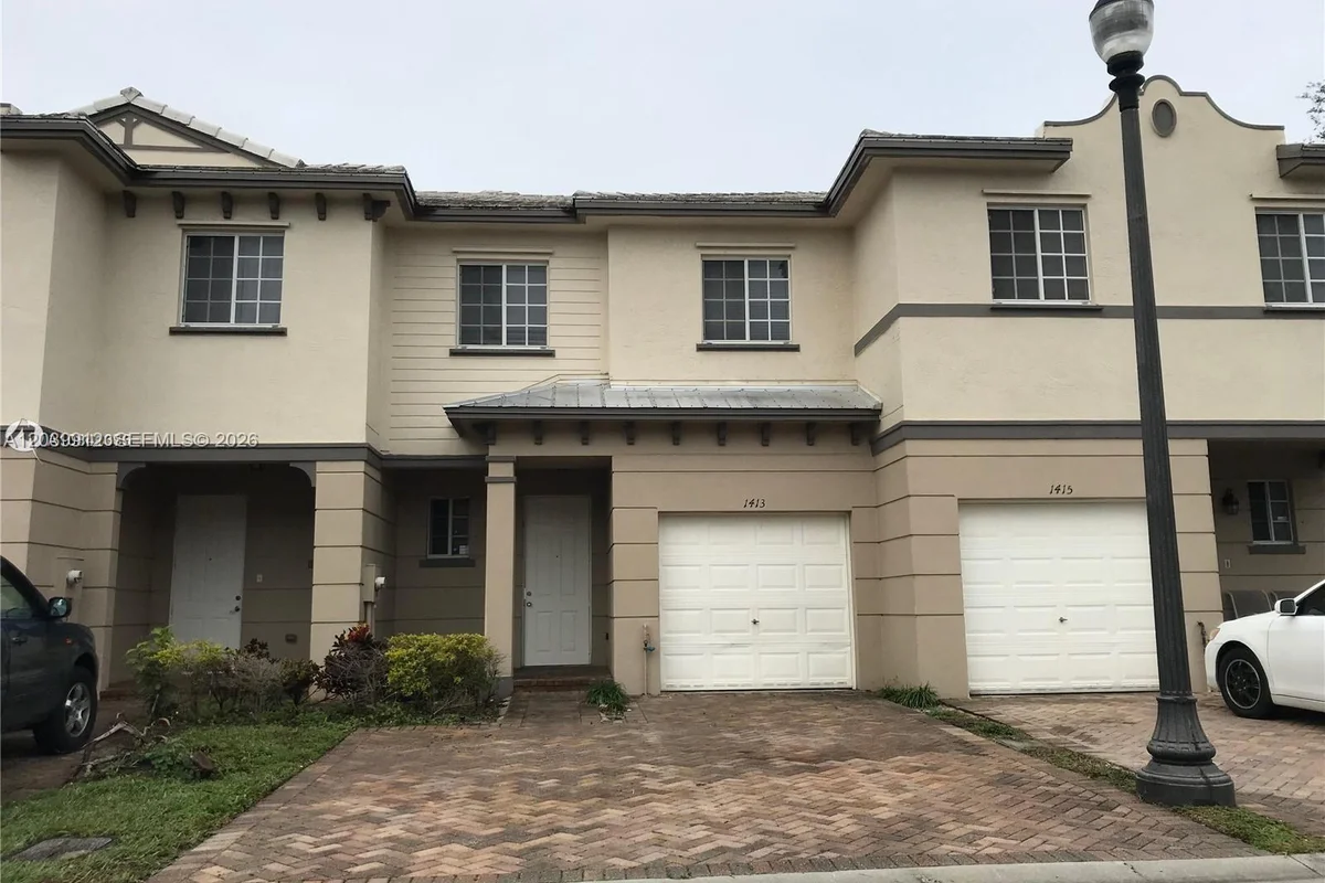 1413 Lucaya Dr, Riviera Beach: photo 1 of 10