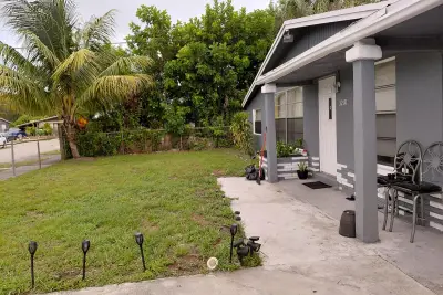 3210 NW 18th Pl, Lauderhill: photo 1 of 5