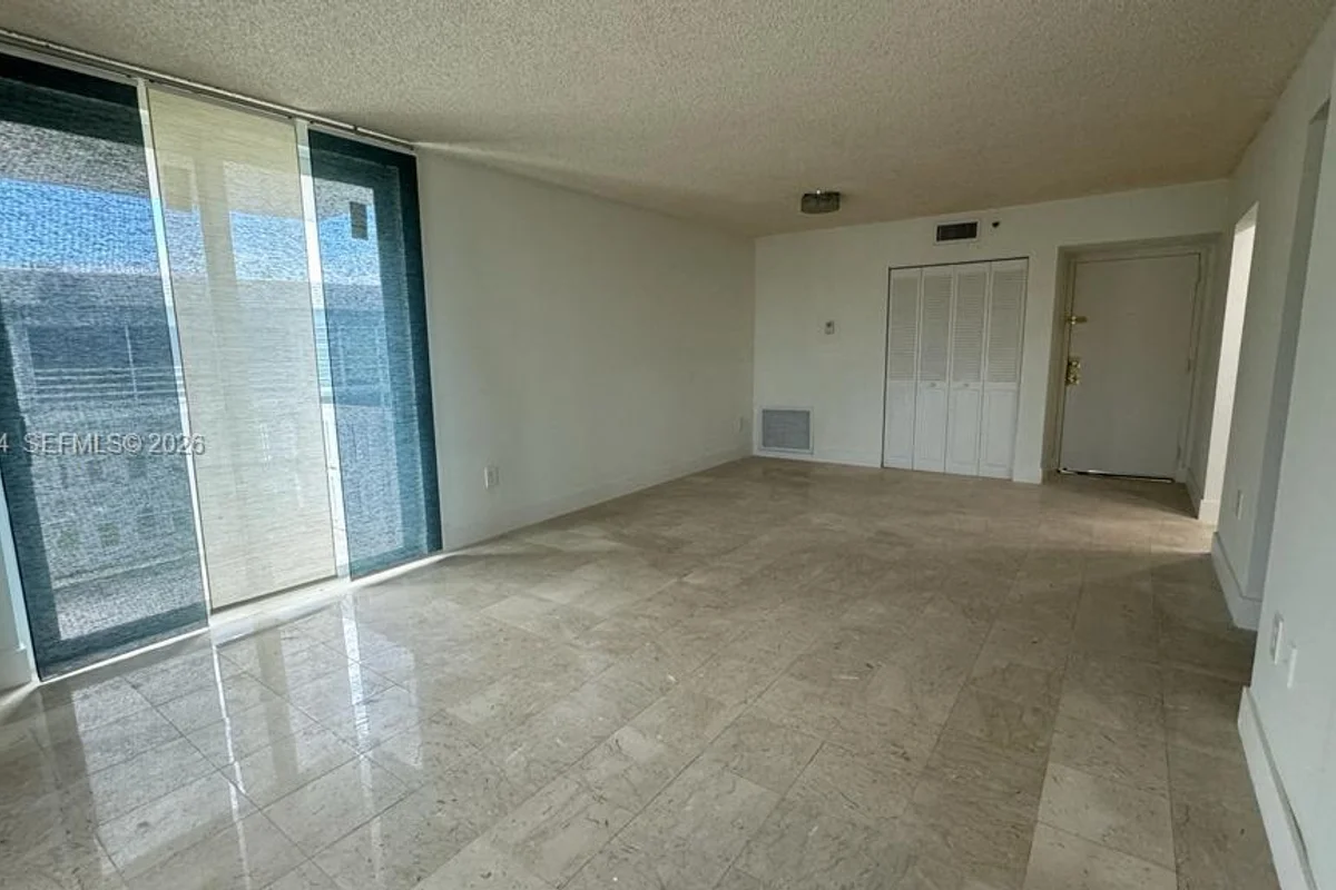 919 Hillcrest Dr #201, Hollywood: photo 1 of 23