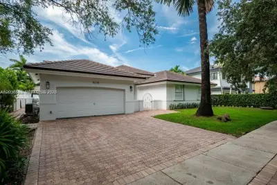 8325 NW 161st Ter, Miami Lakes: photo 1 of 11