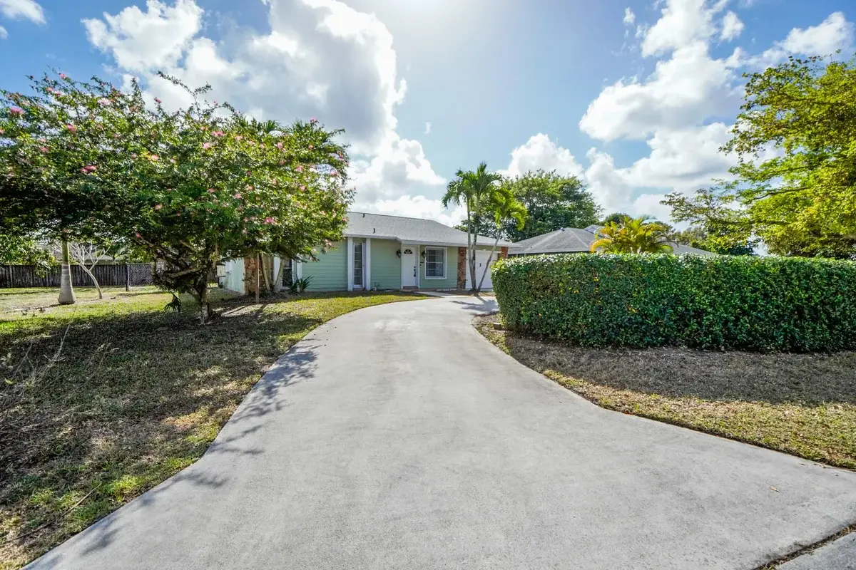 120 Swan Pkwy W, Royal Palm Beach: photo 1 of 27