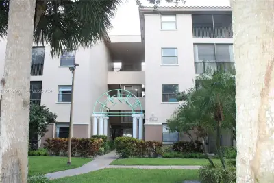 4400 NW 30th St #326, Coconut Creek: photo 1 of 26