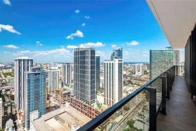 398 NE 5th St #4001, Miami: photo 1 of 68