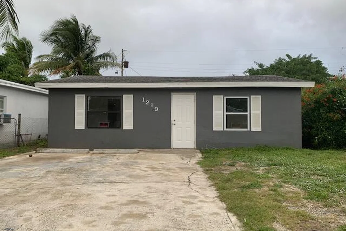 1219 Highland Rd, Lake Worth: photo 1 of 6