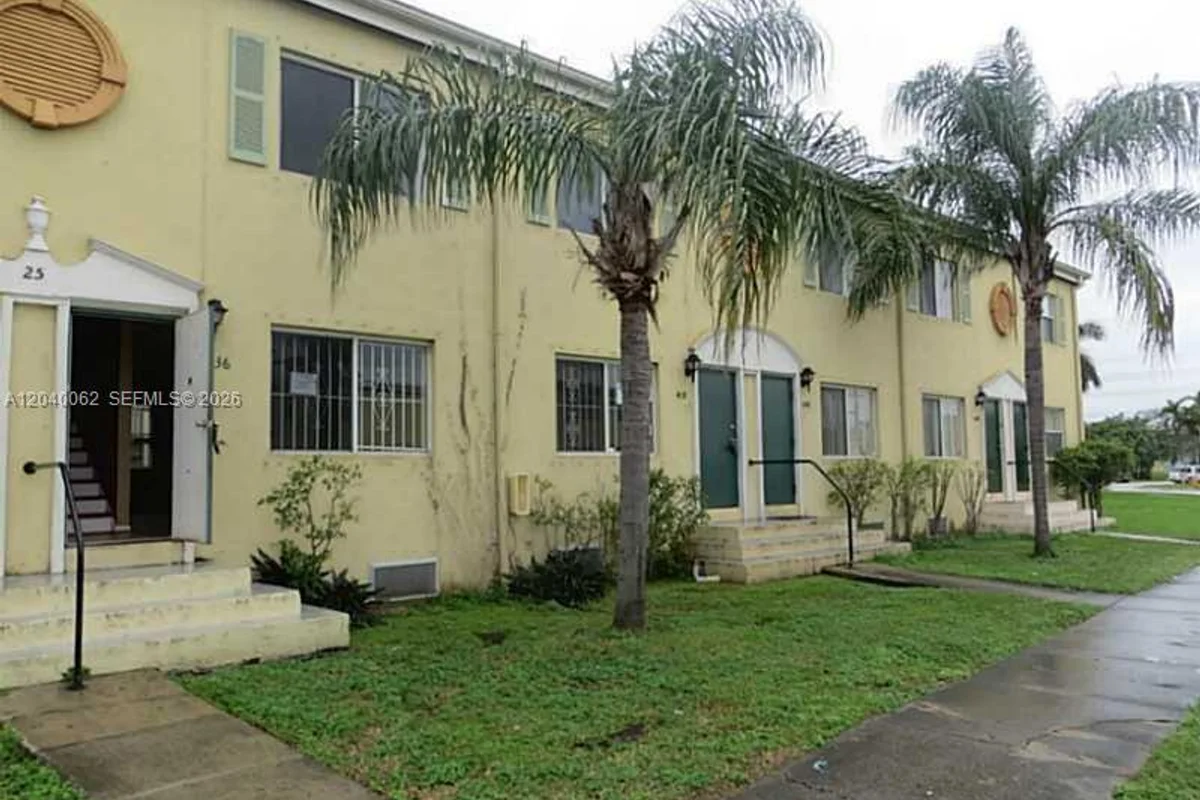 436 NW 84th Ter, Miami: photo 1 of 8