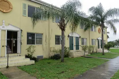 436 NW 84th Ter, Miami: photo 1 of 8