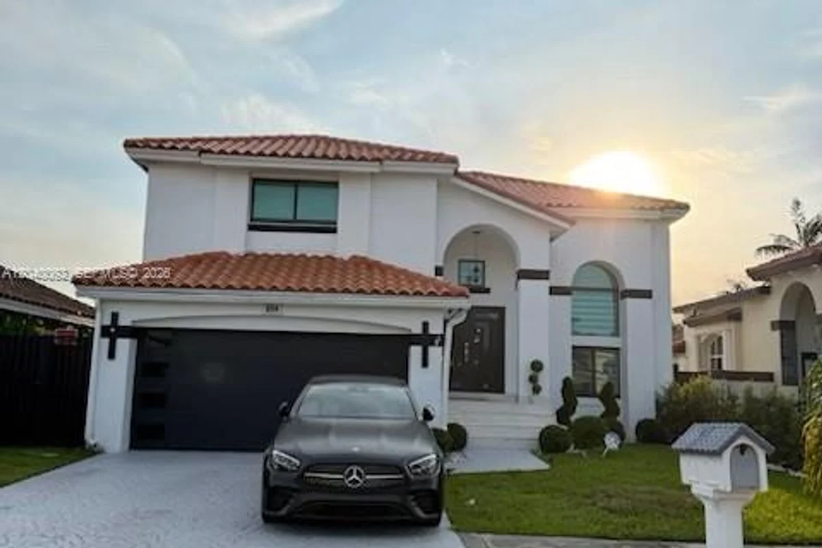 854 NW 132nd Ct, Miami: photo 1 of 37