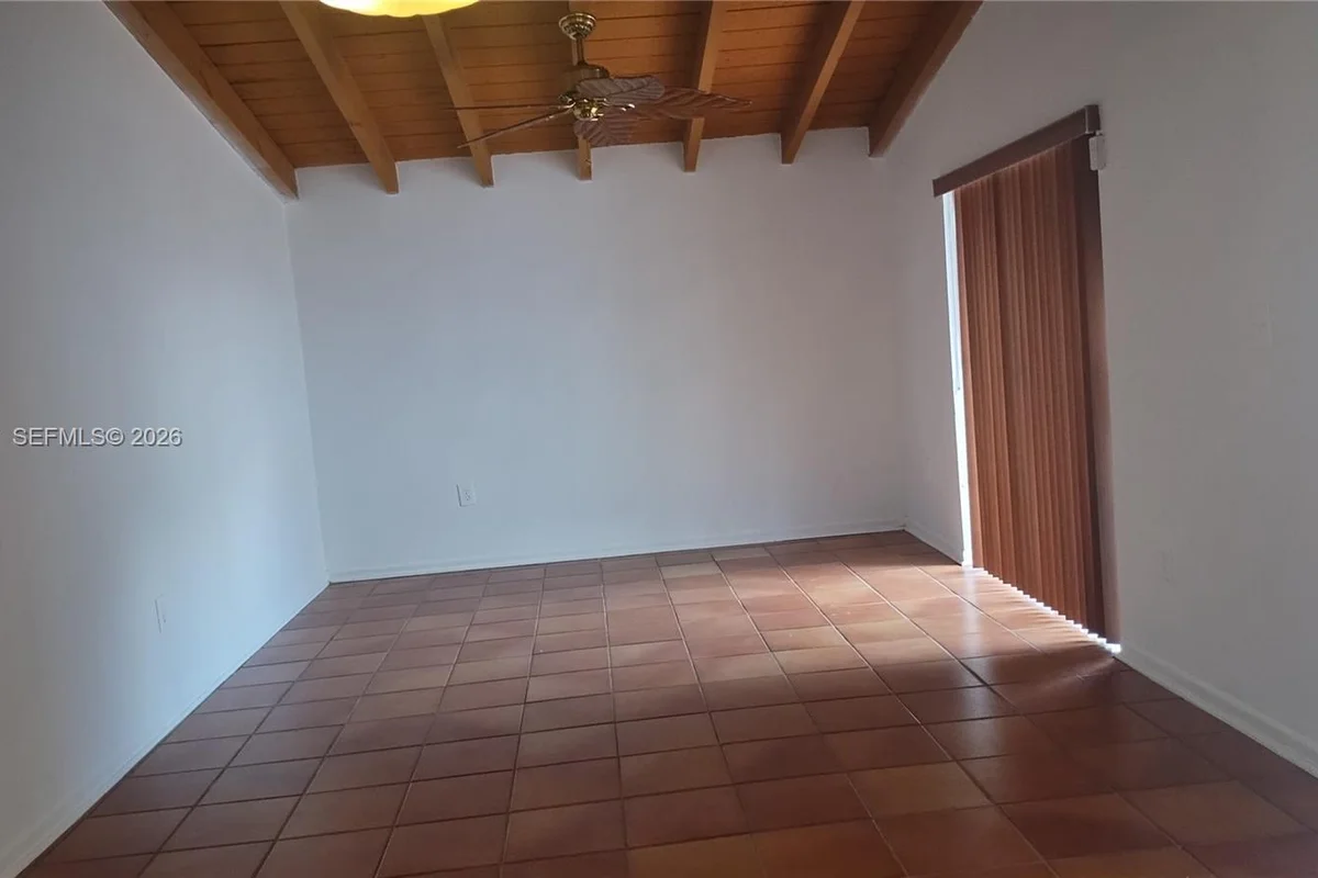 7115 SW 111th Pl, Miami: photo 1 of 2