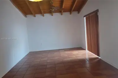 7115 SW 111th Pl, Miami: photo 1 of 2