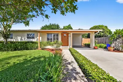 313 Poe Dr, Palm Springs: photo 1 of 36