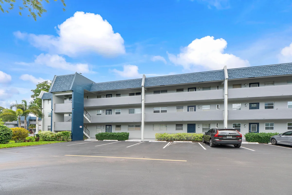 7837 Golf Cir Dr #212, Margate: photo 1 of 21