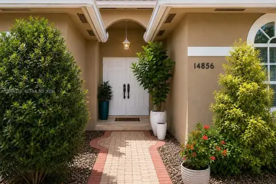 14856 SW 179th St, Miami: photo 1 of 33