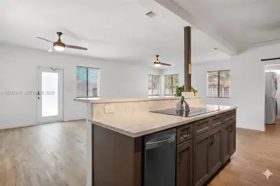 316 NW 29th St, Wilton Manors: photo 1 of 19