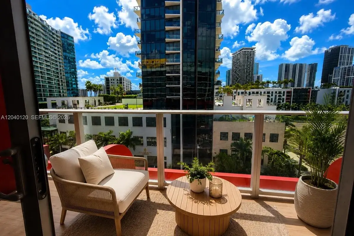 90 NE 32nd St #705, Miami: photo 1 of 70