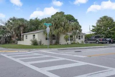 371 W 34th St, Riviera Beach: photo 1 of 27