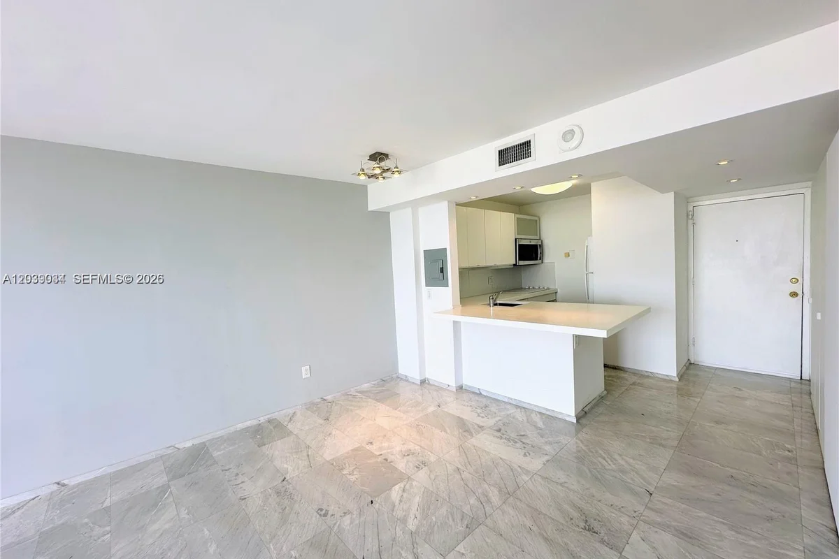2350 NE 135th St #1501, North Miami: photo 1 of 12