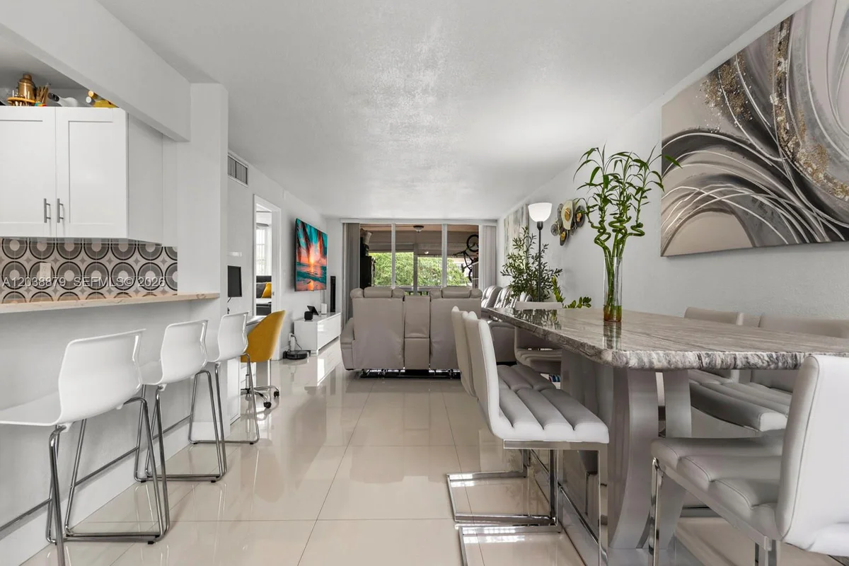 7021 Environ Blvd #320, Lauderhill: photo 1 of 33