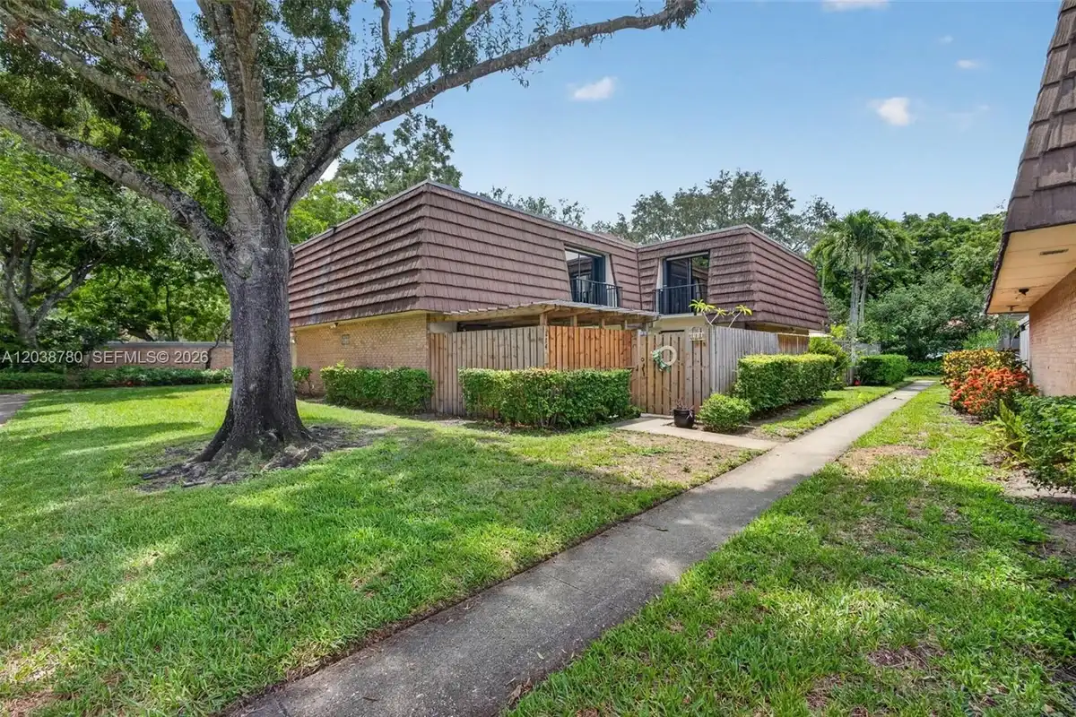114 1st Ln, Palm Beach Gardens: photo 1 of 24