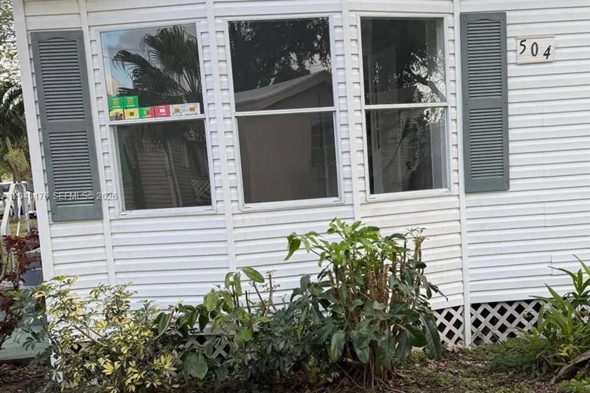 100 NE 6th Ave #504, Homestead: photo 1 of 6
