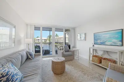 6 Royal Palm Way #211, Boca Raton: photo 1 of 33