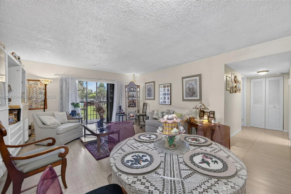 8415 SW 107th Ave #240W, Miami: photo 1 of 30