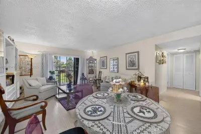 8415 SW 107th Ave #240W, Miami: photo 1 of 30