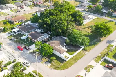 7190 NW 21st Ave, Miami: photo 1 of 35