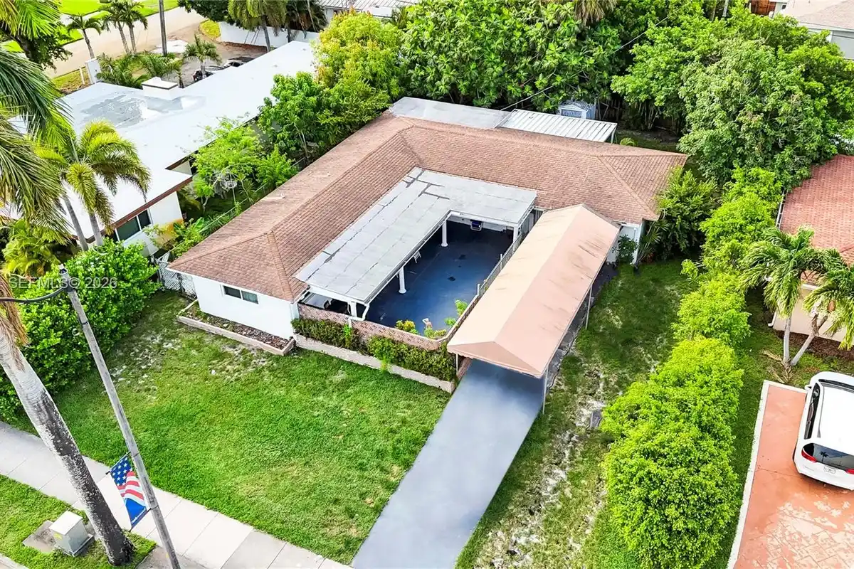3145 Hollywood Blvd, Hollywood: photo 1 of 38