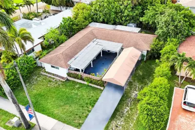 3145 Hollywood Blvd, Hollywood: photo 1 of 38
