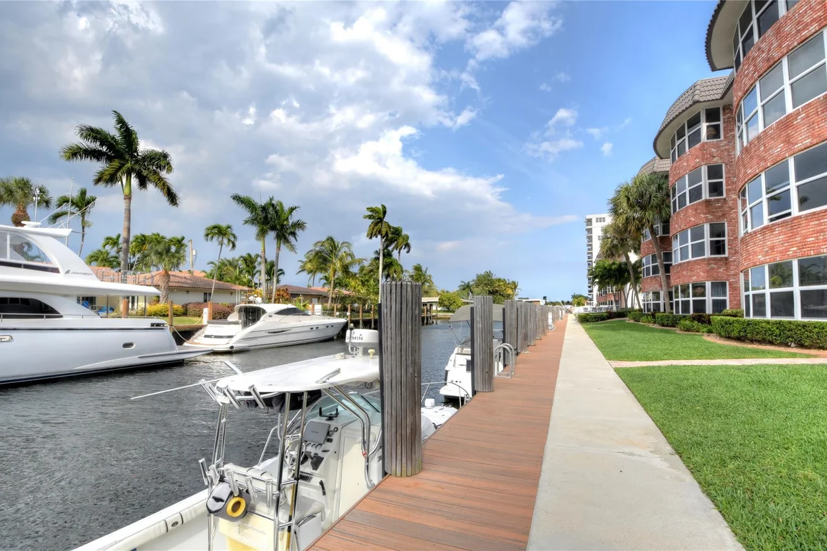3111 NE 51st St #405c, Fort Lauderdale: photo 1 of 24