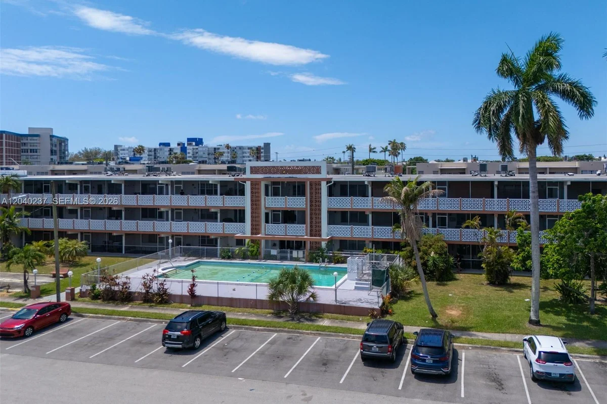 1450 NE 170th St #115, North Miami Beach: photo 1 of 36