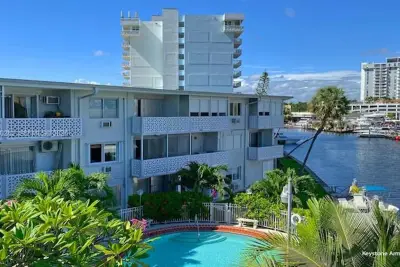 13105 Ixora Ct #107, North Miami: photo 1 of 25