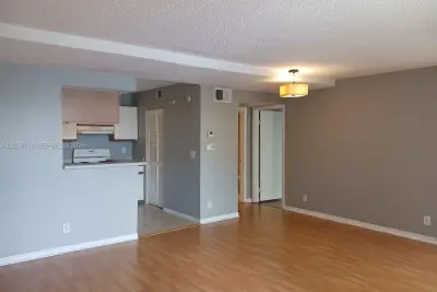 Condo in Pompano Beach: photo 1 of 17