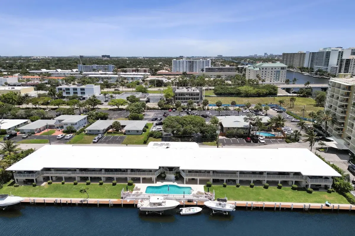 2866 NE 30th St #4, Fort Lauderdale: photo 1 of 52